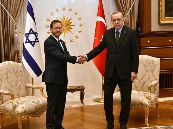 „Historischer Besuch“: Herzog zu Gast bei Erdoğan