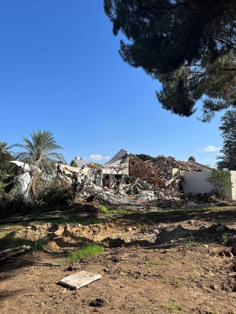 Zerbombtes Haus in Kfar Aza