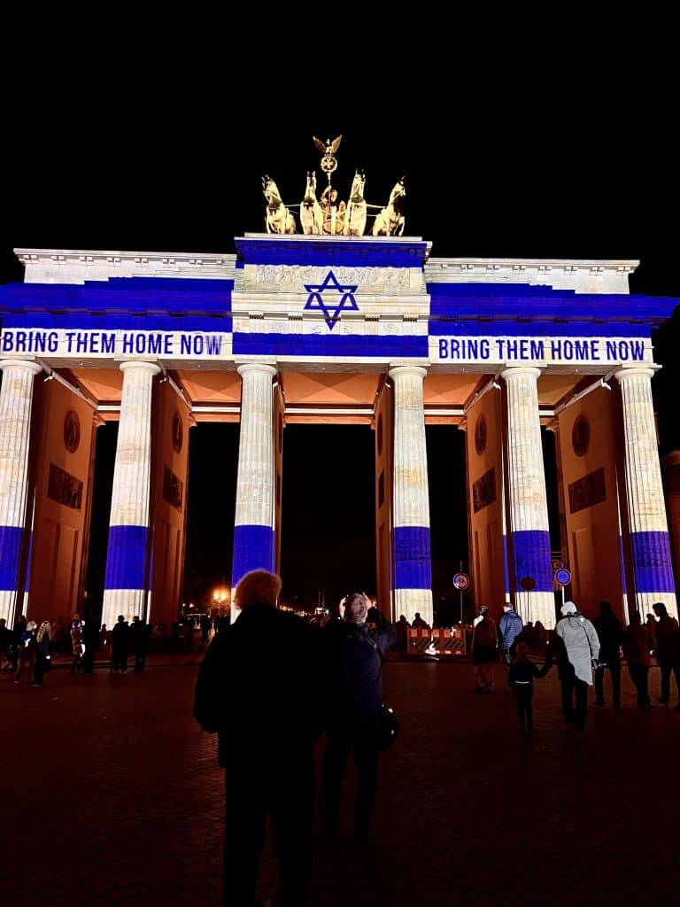 Brandenburger Tor in Isrealfarben