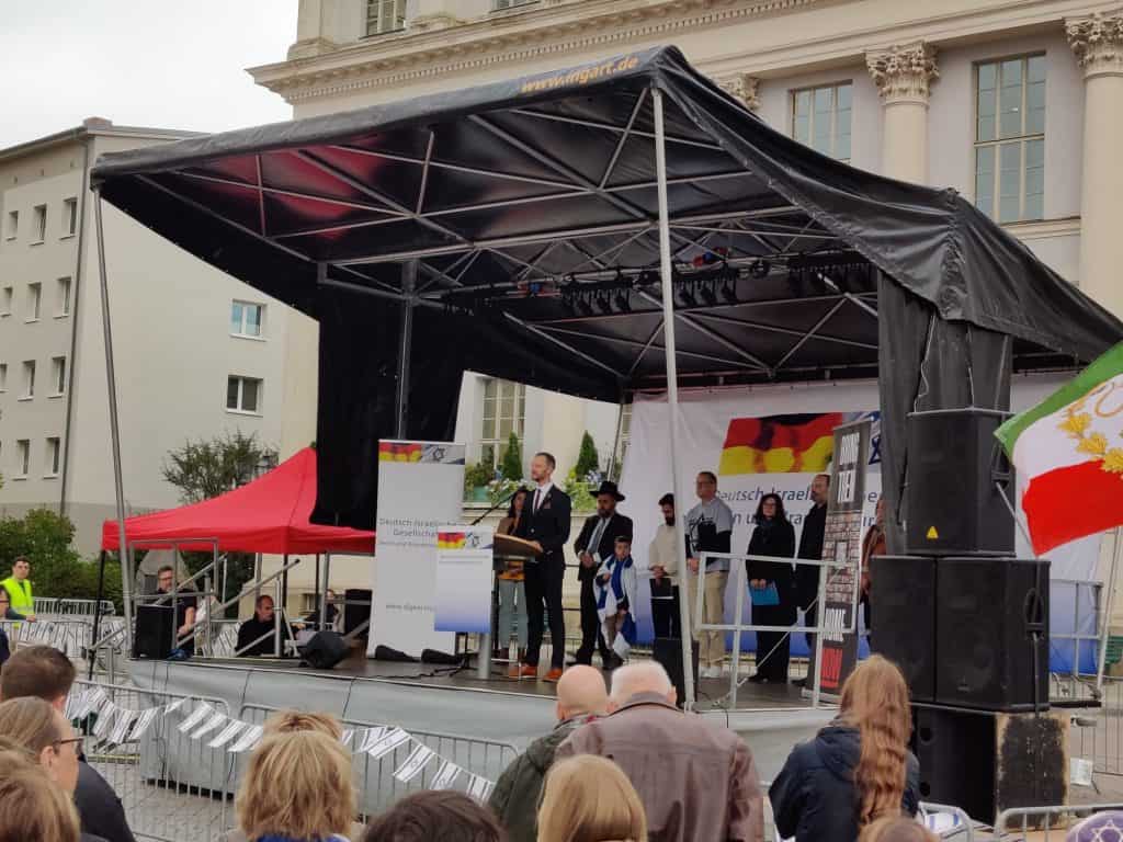 Kundgebung in Potsdam mit Josias Terschüren